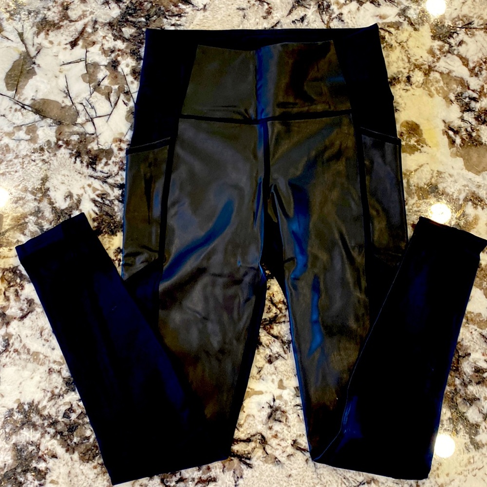 Athleta Faux Leather and Spandex Leggings size XS, great condition